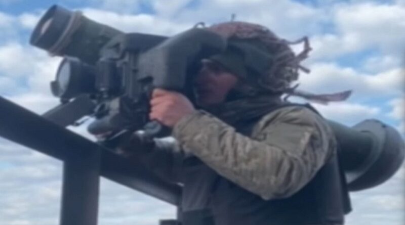 Миколаївські морпіхи показали, як їхні «джавелінщики» утилізують ворожі танки (відео)
